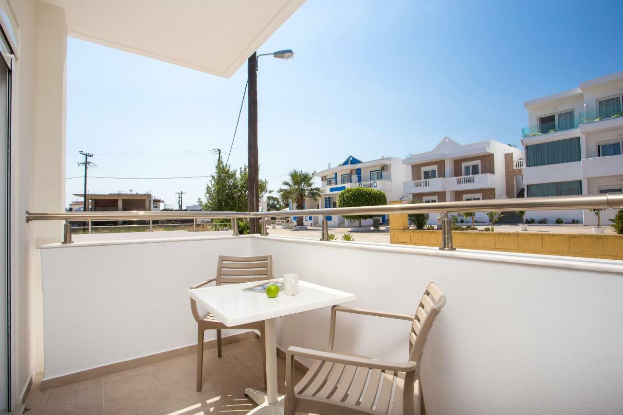 פליראקי Avi Suites 2 מראה חיצוני תמונה